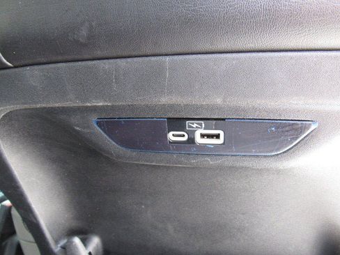 Used 2023 Chrysler Pacifica Touring-L FWD image 35
