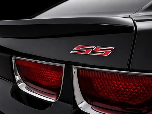 Used 2010 Chevrolet Camaro SS w/ LPO, Ground Effects Package RWD image 7
