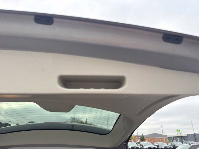 Used 2016 Chrysler Town & Country Touring w/ Driver Convenience Group FWD image 29