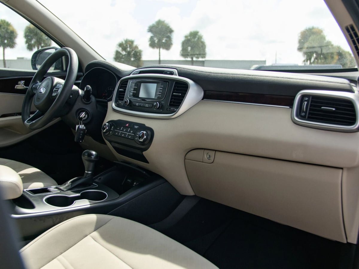 Used 2017 Kia Sorento AWD image 20