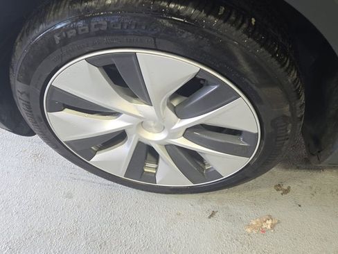 Used 2023 Tesla Model Y Long Range image 4