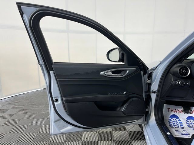 Used 2026 Alfa Romeo Giulia AWD w/ Driving Assist Package image 15
