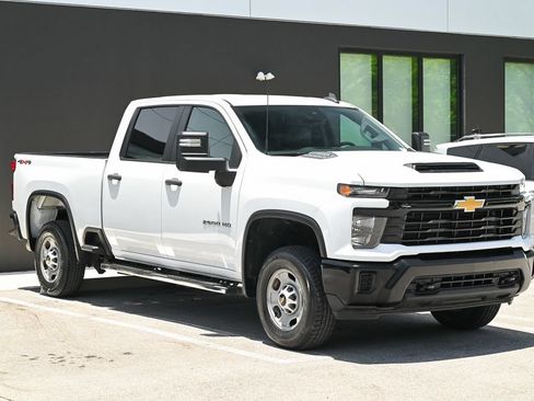 Used 2024 Chevrolet Silverado 2500 W/T w/ WT Convenience Package AWD/4WD image 4