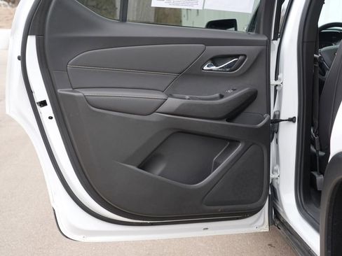 Used 2023 Chevrolet Traverse LT image 19