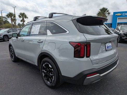 Used 2024 Kia Sorento S w/ Panoramic Sunroof Package image 6