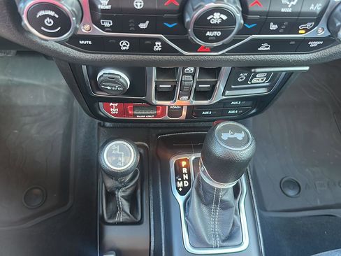 Used 2024 Jeep Wrangler Willys image 16