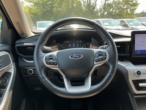 Used 2023 Ford Explorer XLT AWD/4WD image 23