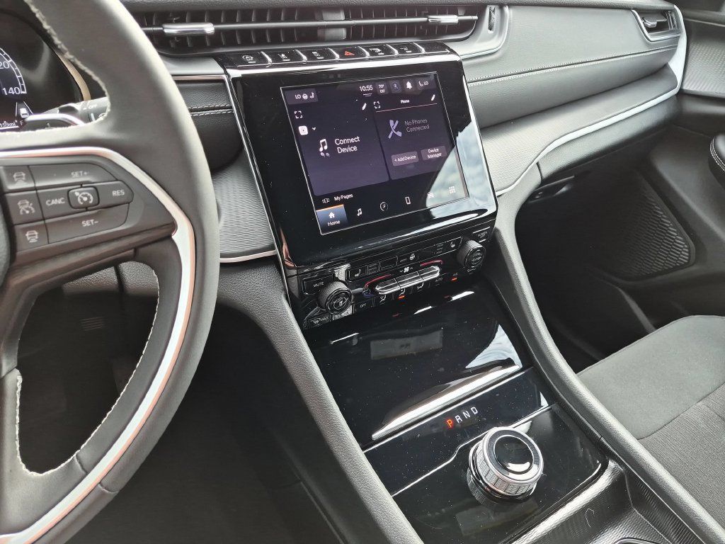 Certified 2025 Jeep Grand Cherokee L Laredo w/ Luxury Tech Group I AWD/4WD image 19