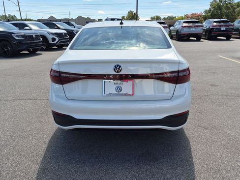 Used 2026 Volkswagen Jetta SE FWD image 4