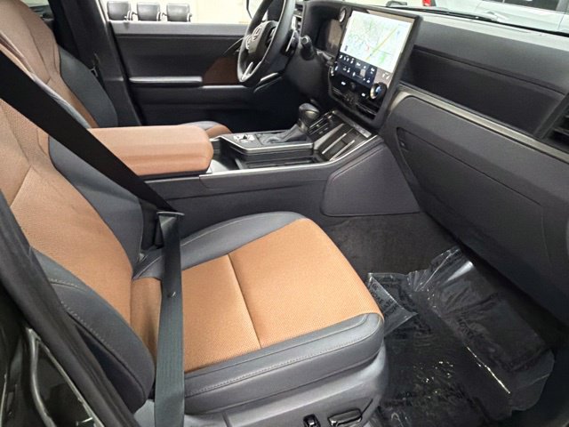Used 2026 Lexus GX 550 w/ Accessory Package (31) AWD/4WD image 9