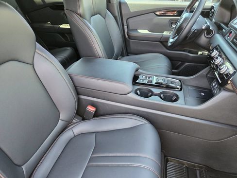 Used 2023 Honda Pilot TrailSport image 9
