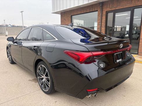 Used 2019 Toyota Avalon XSE w/ All Weather Liner Package image 3