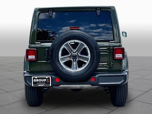 Used 2022 Jeep Wrangler Unlimited Sahara AWD/4WD image 5