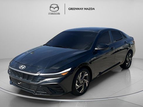 Used 2025 Hyundai Elantra Sport image 3