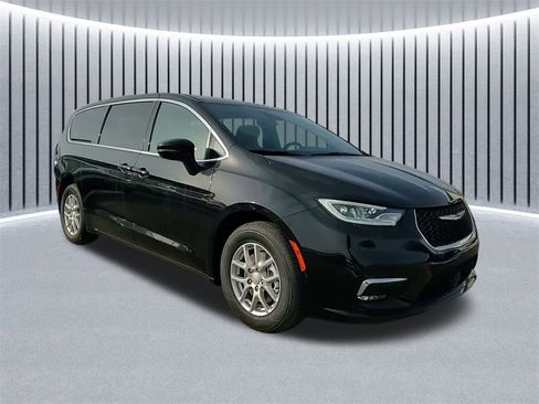 New 2026 Chrysler Pacifica Select image 1