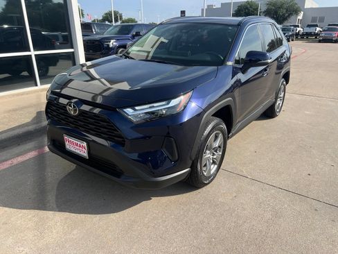 Used 2025 Toyota RAV4 XLE w/ Convenience Package FWD image 3