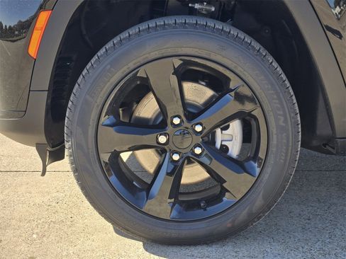 New 2025 Jeep Grand Cherokee L Limited w/ Black Appearance Package image 10