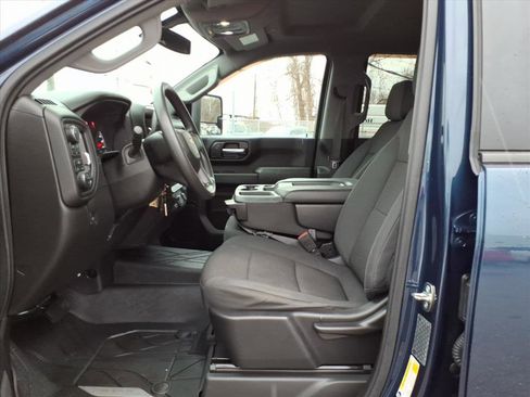 Used 2020 Chevrolet Silverado 2500 Custom w/ Custom Value Package image 10