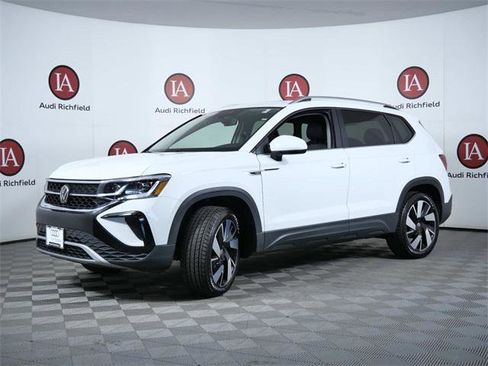 Used 2024 Volkswagen Taos SEL image 4