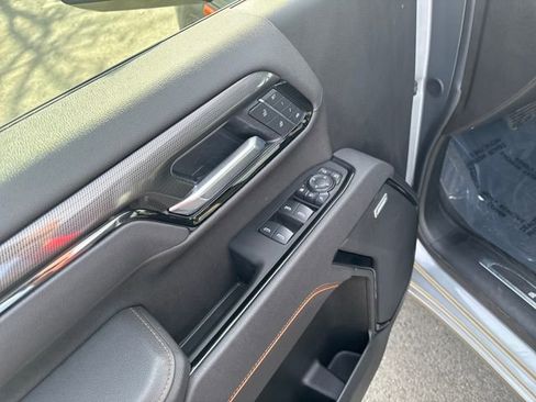Used 2025 GMC Sierra 2500 AT4 image 14