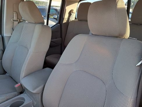 Used 2016 Nissan Frontier SV image 22