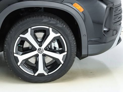 New 2026 Volkswagen Tiguan SE image 14