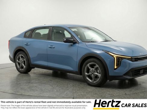 Used 2025 Kia K4 LXS image 1
