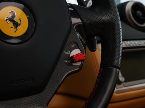 Used 2011 Ferrari California RWD image 24