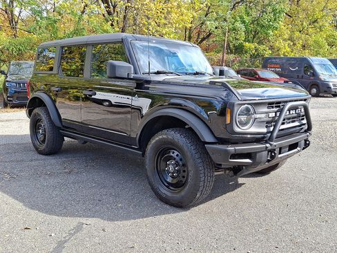 Used 2023 Ford Bronco Black Diamond image 6