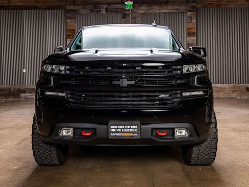 Used 2021 Chevrolet Silverado 1500 LT Trail Boss w/ Convenience Package II image 2