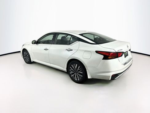 Used 2023 Nissan Altima 2.5 SV FWD image 5