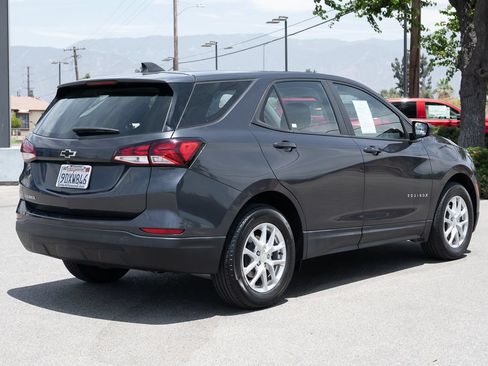 Used 2022 Chevrolet Equinox LS FWD image 5