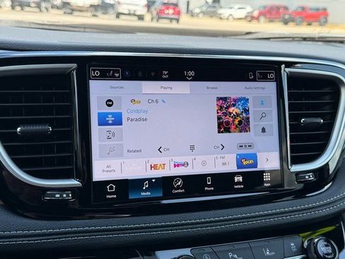 New 2026 Chrysler Pacifica Select image 19