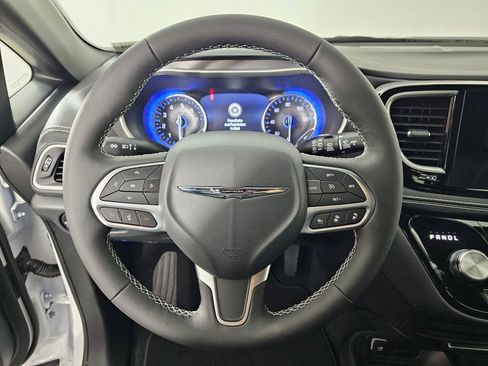 New 2026 Chrysler Pacifica Select image 19