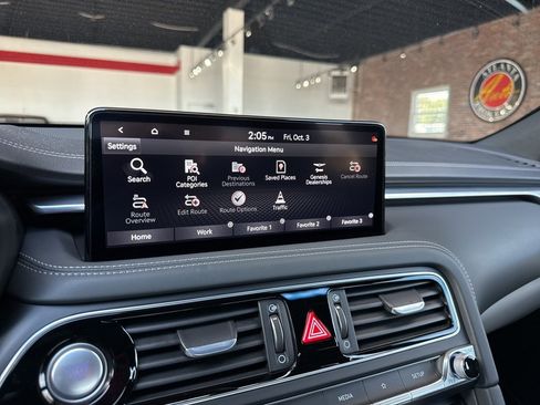 Used 2022 Genesis G70 2.0T image 5