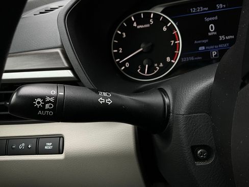 Used 2025 Nissan Altima 2.5 SV image 34