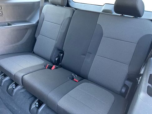 Used 2022 Chevrolet Traverse LT image 25