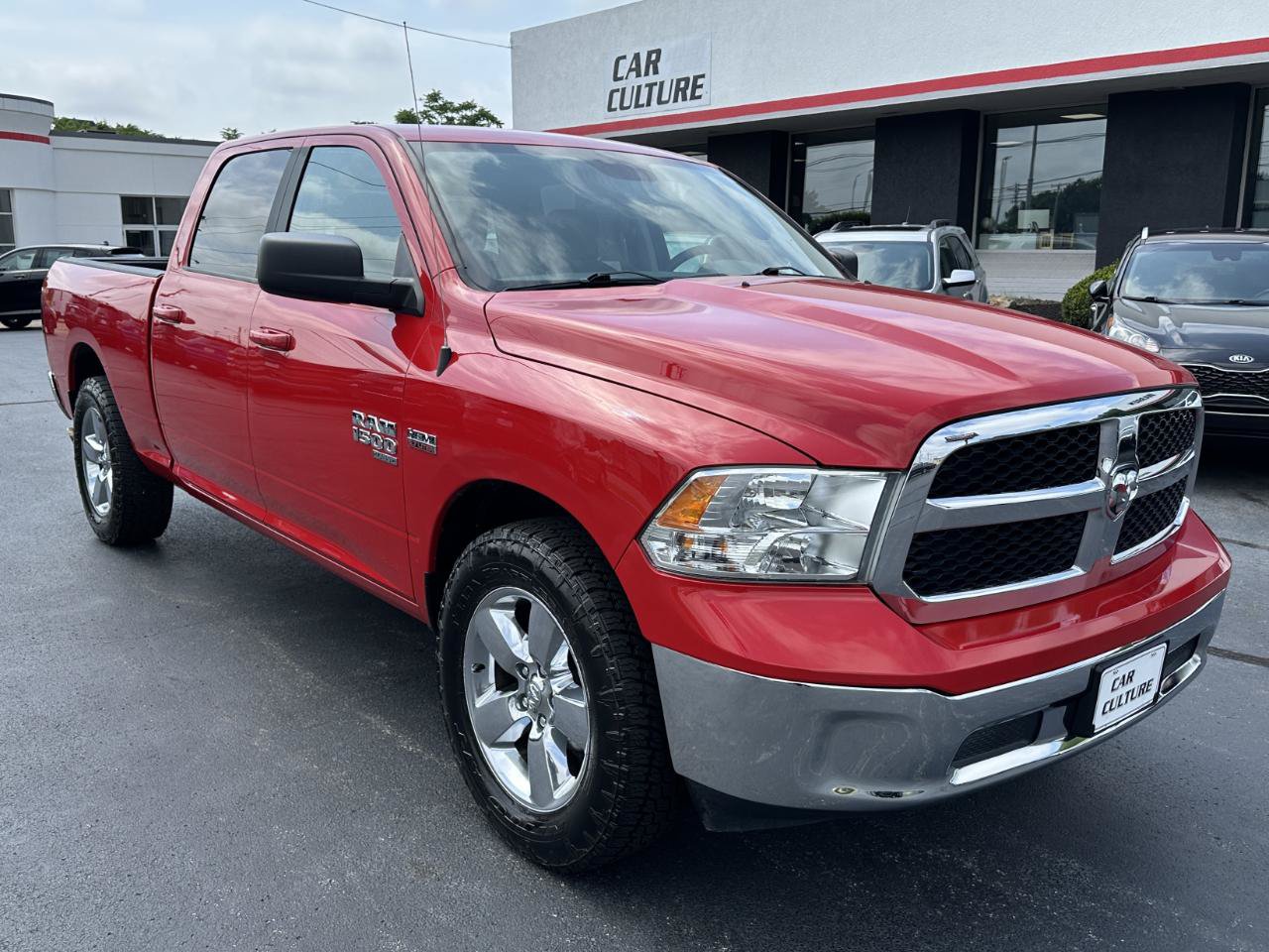 Used 2020 RAM 1500 Classic SLT AWD/4WD image 2
