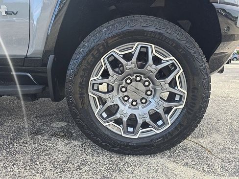 New 2025 GMC Hummer EV 3X image 15