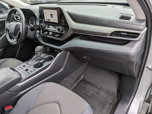 Used 2023 Toyota Highlander LE AWD/4WD image 22