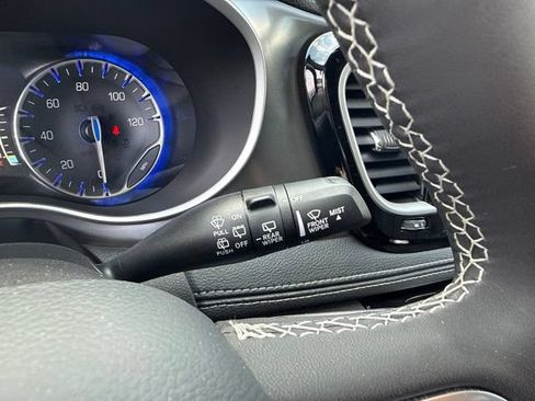 New 2026 Chrysler Pacifica Select AWD/4WD image 22
