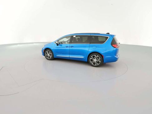 New 2026 Chrysler Pacifica Pinnacle image 7