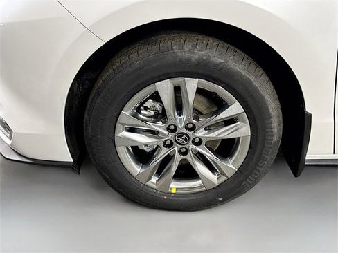 New 2026 Toyota Sienna Limited image 4