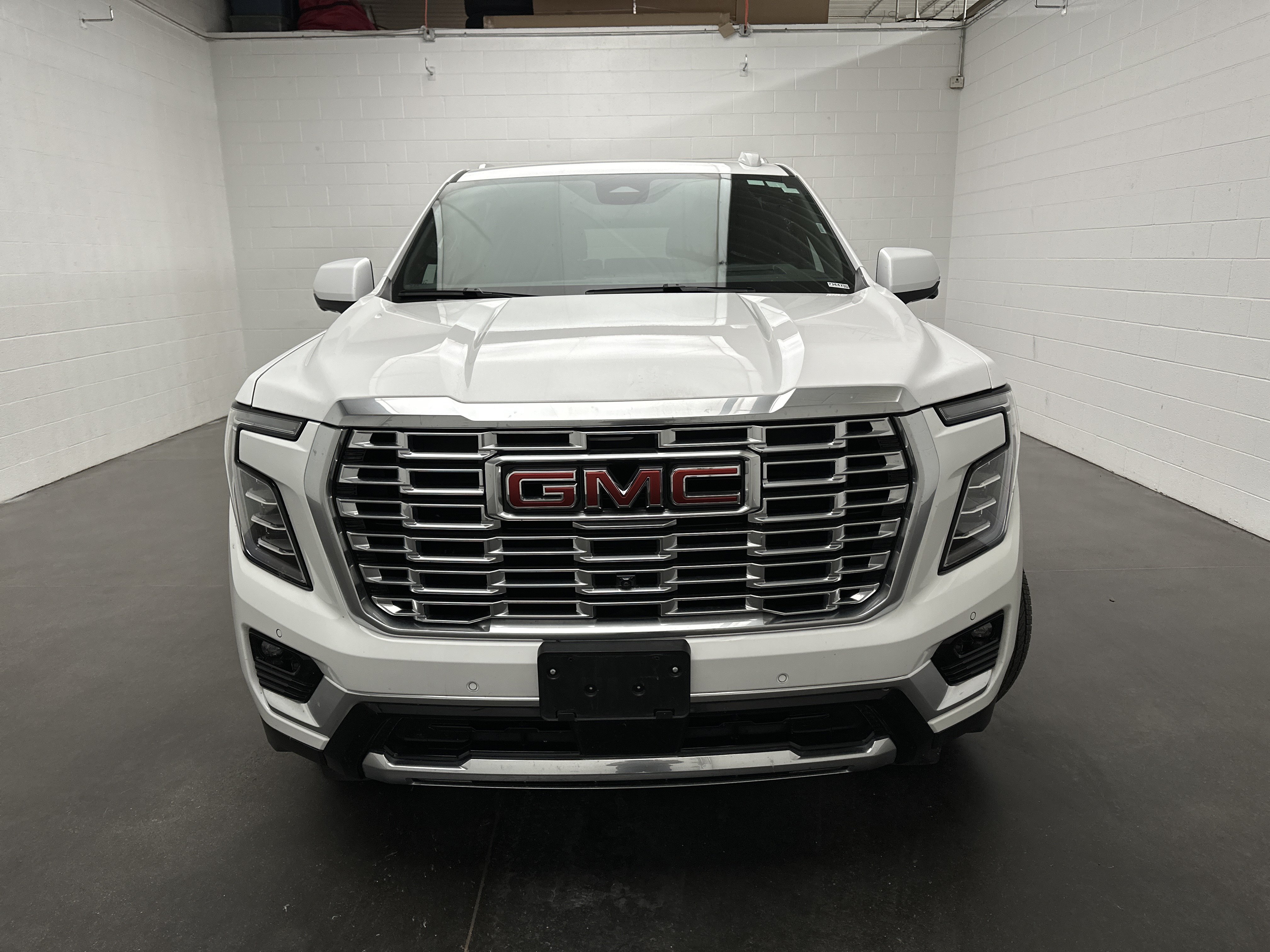Used 2025 GMC Yukon XL Denali AWD/4WD image 4