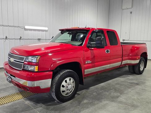 Used 2005 Chevrolet Silverado 3500 LT w/ Heavy-Duty Power Package image 2
