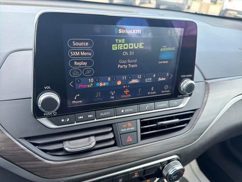 Used 2025 Nissan Altima 2.5 SV image 24