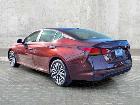 Used 2024 Nissan Altima 2.5 SV image 8