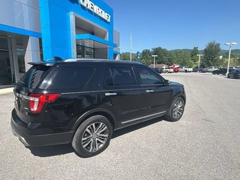 Used 2017 Ford Explorer Platinum AWD/4WD image 3
