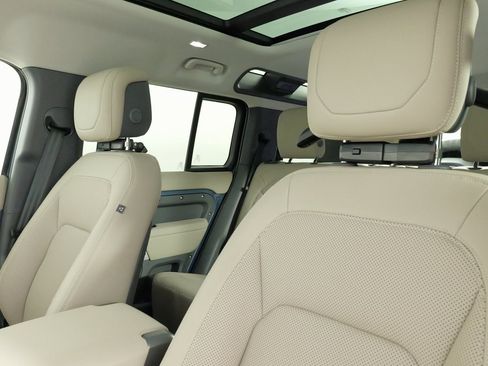 Used 2024 Land Rover Defender 110 S image 46