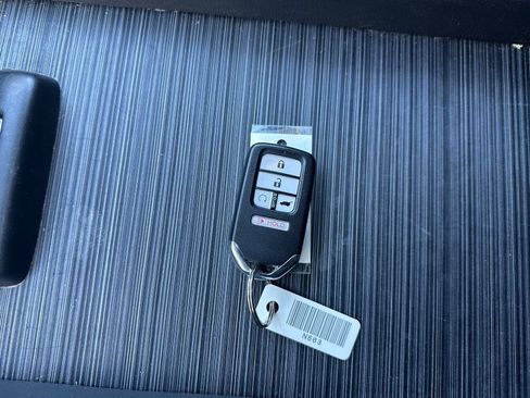 Used 2016 Honda Pilot Touring image 7